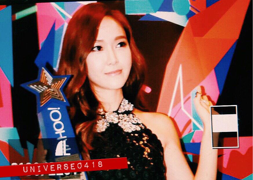 [PIC][07-12-2014]Jessica khởi hành đi Hồng Kông để tham dự "Yahoo Asia Buzz Award 2014" vào sáng nay B4WAmJkCUAEjT8u