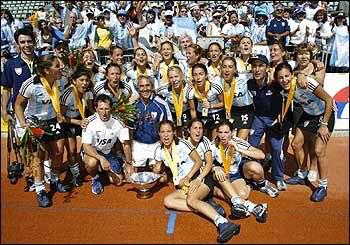 natymartins's tweet photo. Hoy son 12 años del mundial #Perth2002 donde #LasLeonas se consagraban CAMPEONAS! @MaguiAicega @nenurusso @aymarlucha http://t.co/5BwRoqqdQV