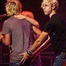 lamiaquimera's tweet photo. Oye, vale, digamos que #Rossker no existe. Me pueden explicar esto? Para mi la respuesta es que es culo irresistible http://t.co/MQSx0A5sYH