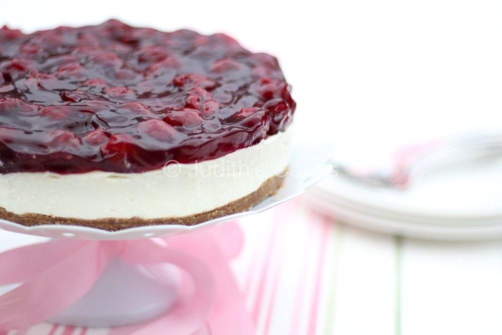 Een verse monchou taart wordt vrijdag verloot onder onze eerste 100 volgers.