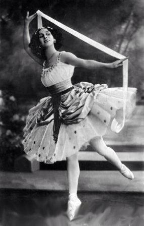 killerdancepics's tweet photo. Legendary #Russia #ballet #amazing #legend http://t.co/pvhJ2nK63b