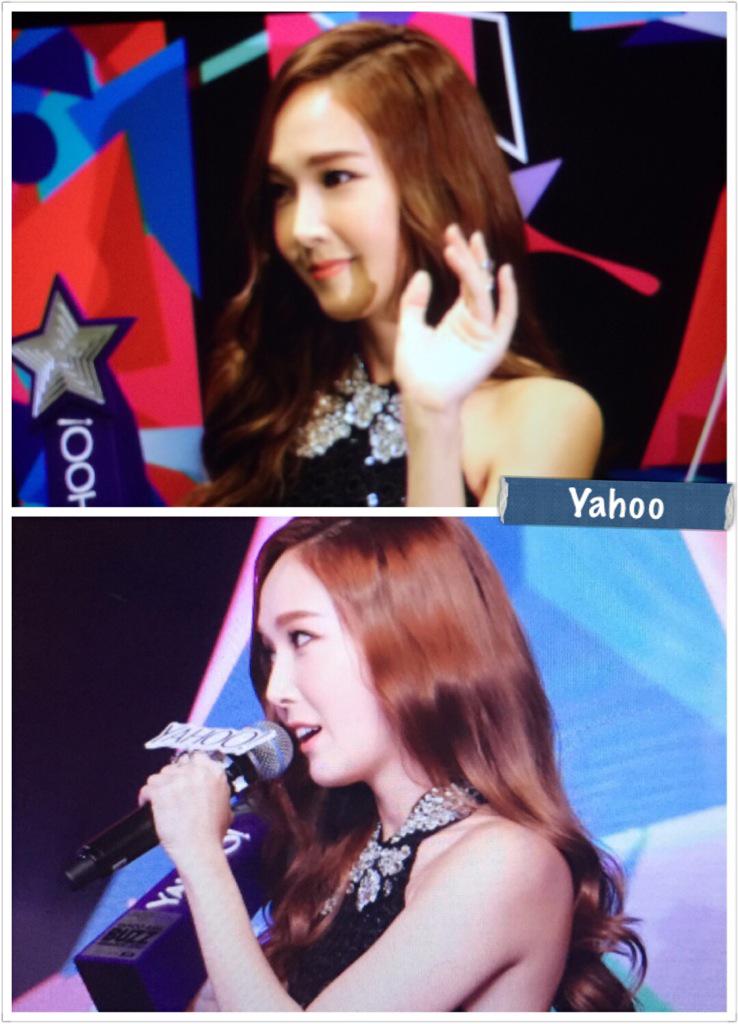 [PIC][07-12-2014]Jessica khởi hành đi Hồng Kông để tham dự "Yahoo Asia Buzz Award 2014" vào sáng nay B4WGEKNCQAIBXIl