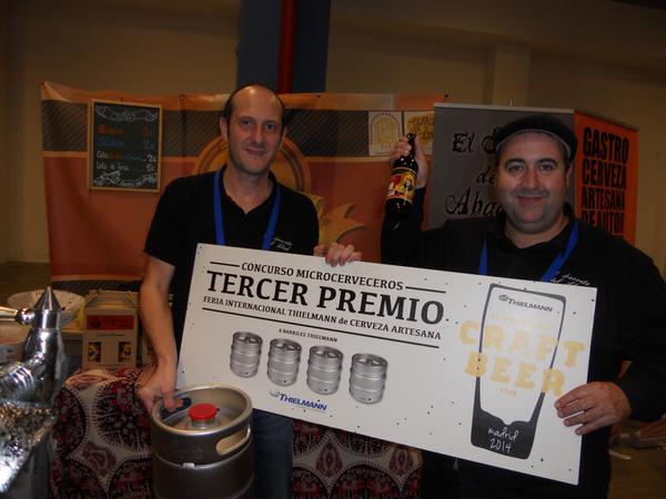 elHatillo_es's tweet photo. Nuestros cerveceros son lo más! Tercer Premio de @CraftBeerMadrid y el reconocimiento de los asistentes @JRCervezas http://t.co/TiDldR6q8Z