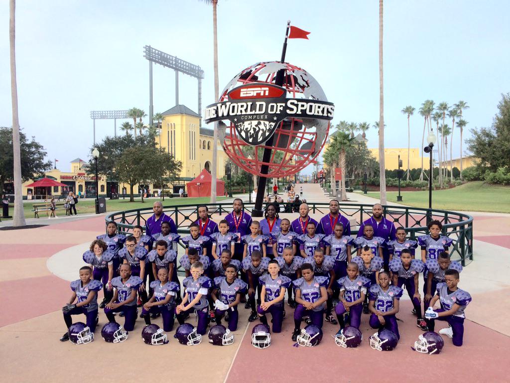 ClaudeJohnson's tweet photo. Congratulations! #NewRochelle defeats Virginia 21-7 and Georgia 6-0 in the #PopWarner #Disney #MiteyMite bowl games! http://t.co/b3dT1h2mJs