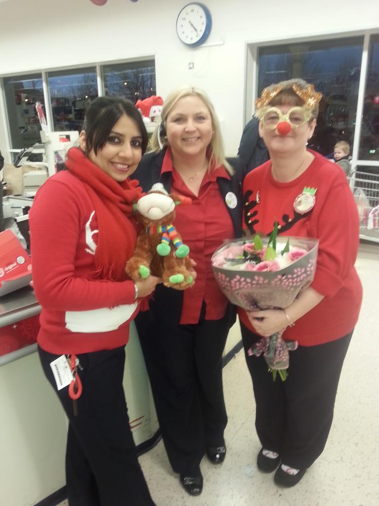 Thanks  julia for helping out with the Christmas party #funatwork <a href="/marcusakelly/">Marcus Kelly</a> <a href="/marshacan25/">Marsha Frost</a> <a href="/SteveLewis_uk/">Steve Lewis</a> <a href="/dswills/">David Williams</a>