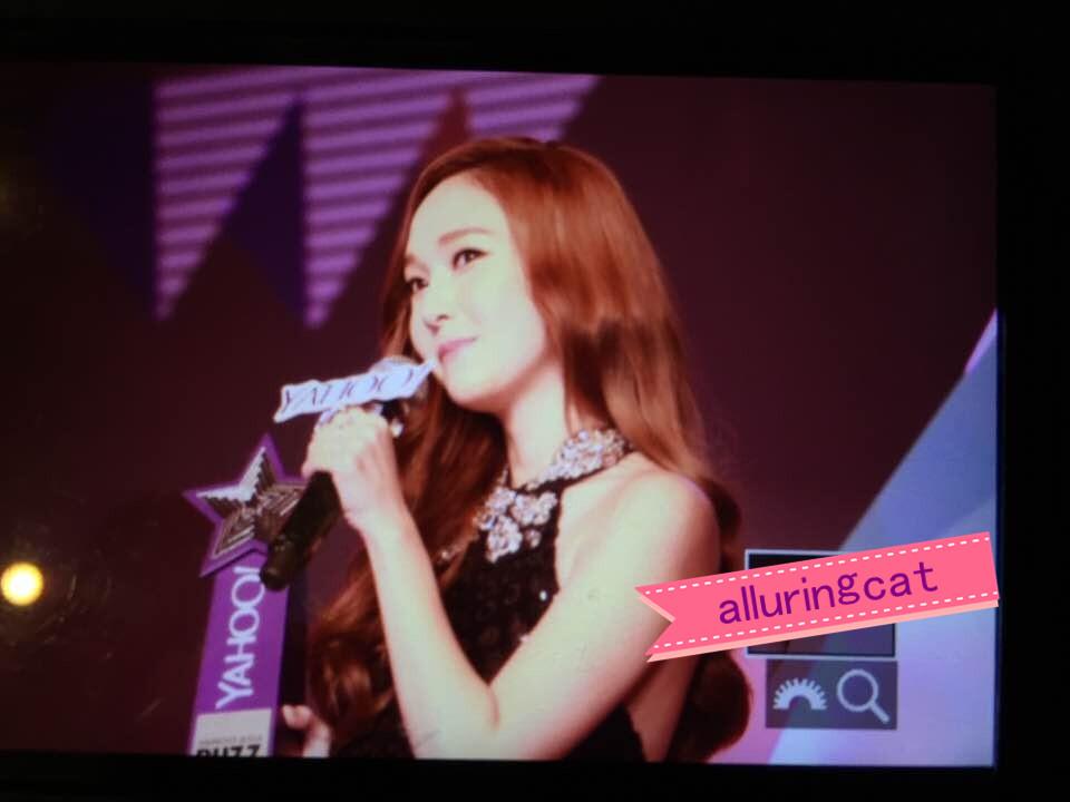 alluringcat's tweet image. #Jessica #JessicaJung 141208 Yahoo Asia Buzz Award preview part1