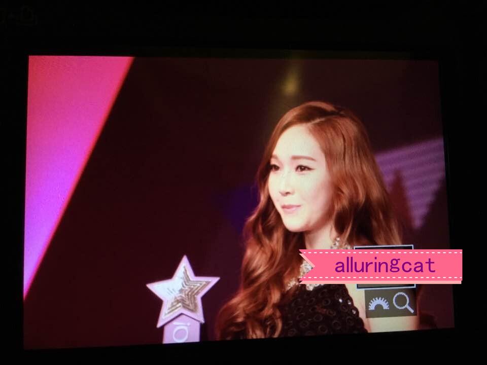 alluringcat's tweet image. #Jessica #JessicaJung 141208 Yahoo Asia Buzz Award preview part2