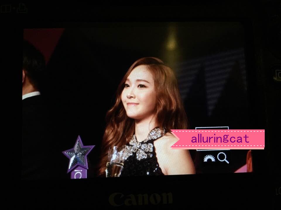 alluringcat's tweet image. #Jessica #JessicaJung 141208 Yahoo Asia Buzz Award preview part2