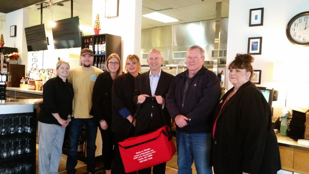 Stopped by <a href="/FishOn_/">Fish On - Restaurant</a> to pick up a <a href="/MealsOnWheelsDE/">Meals On Wheels Delaware</a> delivery. #helpDE #netDE