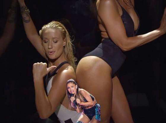 Grande_TL's tweet photo. Y IM LAUGHINF SO HARD AKAHAKSK 😂😂😂😂 http://t.co/ZSSbO8owuN