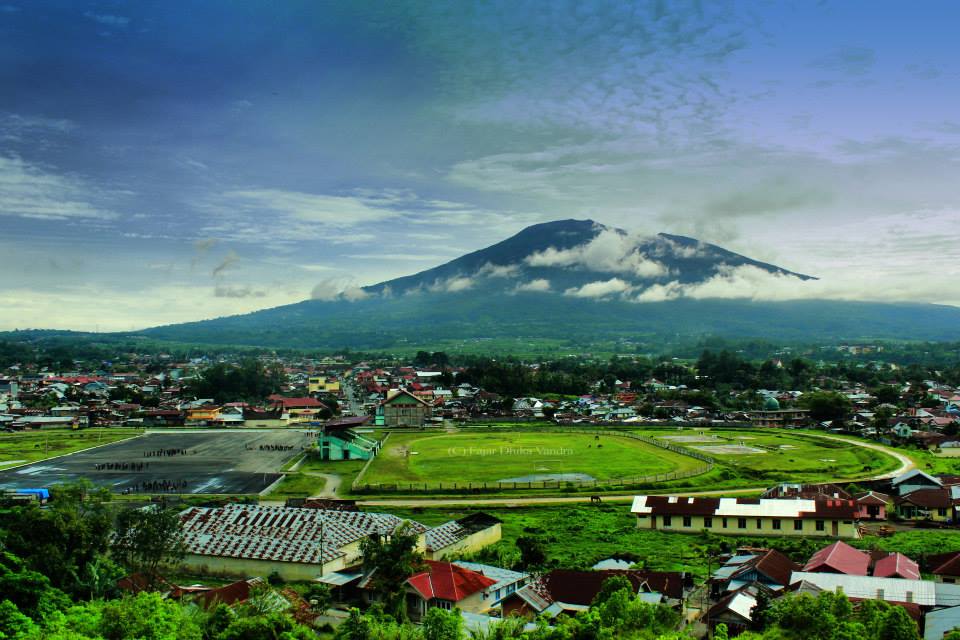 bumikuindonesia's tweet photo. via @Minang_Picture: gunuang banamo gunuang marapi
di bidik dari bukik tui   (FDV photography) http://t.co/8BVTor1bkM