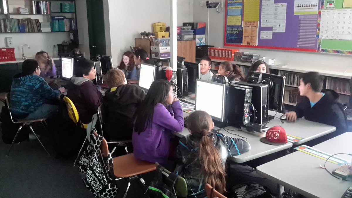 davinaeliz's tweet image. #hourofcode partner work @Beccaburningham  5th grade @BeehiveElem   #edtechcontest