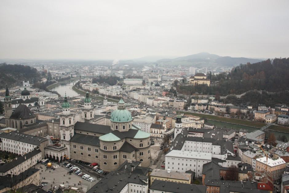 T_W_O's tweet photo. Toller Ausblick auf #Salzburg von der Festung Hohensalzburg ... http://t.co/v4ImyI5BX4 ... #Adventgenuss http://t.co/QmFZSGyOPE