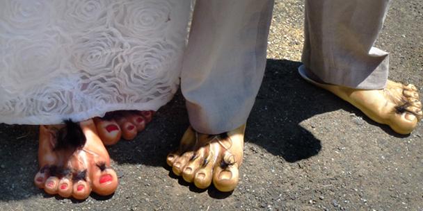 GatheringGuide's tweet image. From pizza #wedding cakes to #hobbit feet, here's how to break it to your traditional family: weddings.gatheringguide.com/ac/all-about-y…