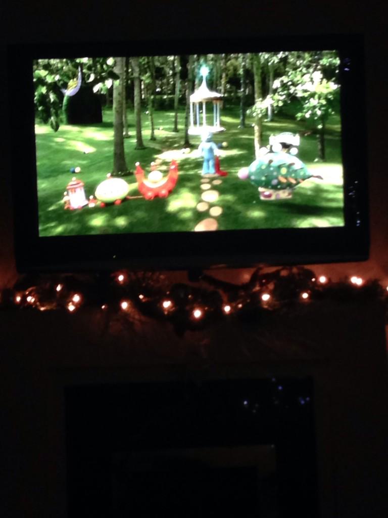 know_mum's tweet photo. #youknowyoureamum when the children have vanished and yet, you're still watching Iggle Piggle! http://t.co/NZp0O6HUel