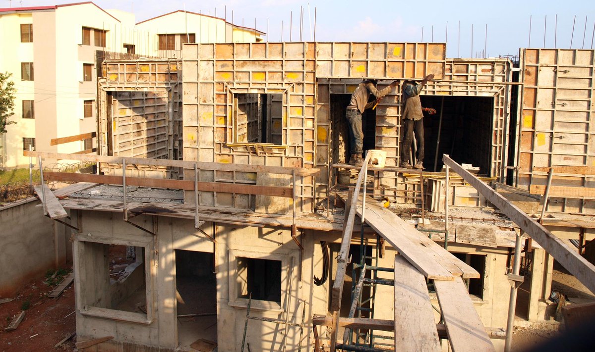 Formwork's tweet photo. #WallTies aluminum #formwork in #Ghana.
#concreteforms #formaletas #Encofrados #Moldes #Viviendas #Globalización http://t.co/RpEMhekekY