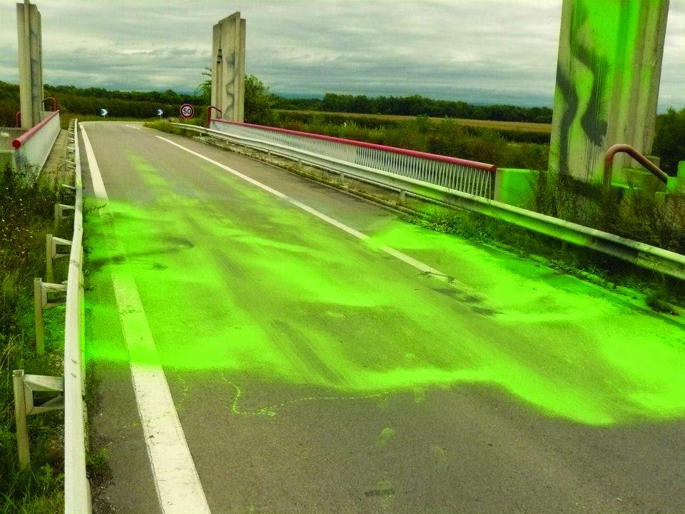 Graff_tomorrow's tweet image. EAST ERIC &amp;gt; grafftomorrow.blogspot.fr/2014/12/blog-p… #lestommyknockers #vert #tache #streetart #urbanart