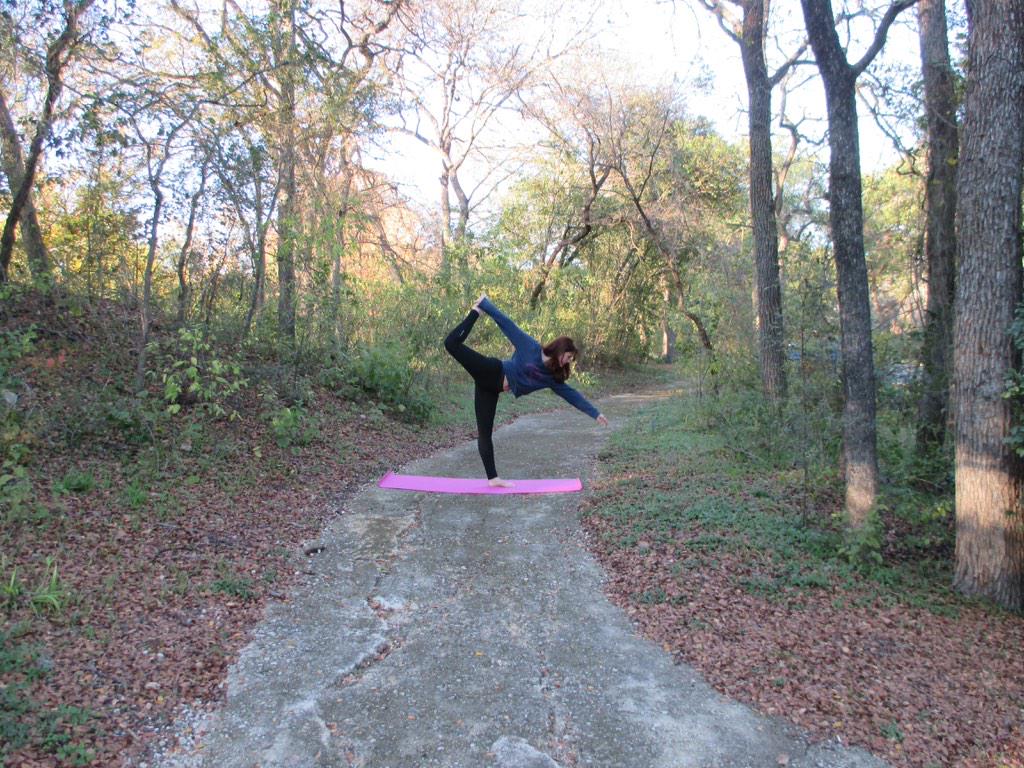 hanson_sara's tweet photo. #yoga #yogasanantonio #SanAntonio #dancerspose #brackenridgepark #beautifulplaces http://t.co/9CnmIByQt5