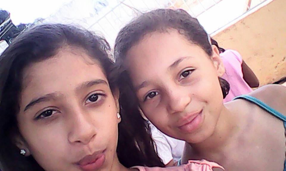 Amandaaaaa111's tweet photo. melhores amigas http://t.co/XNnUnYJd8k