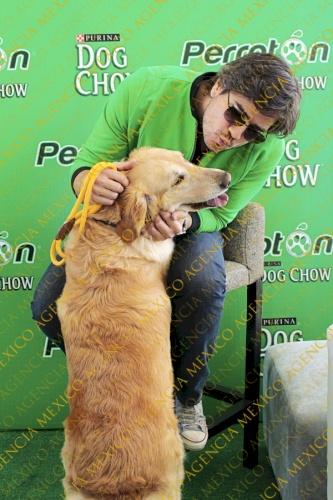FanDaniArenas's tweet photo. #FOTOS3 Asi de bello posó nuestro @DanArenas cn #Samantha en @Purina_DogChow http://t.co/tC4DjjbVRq @fansDaniArenas http://t.co/WN1aIFa8FW