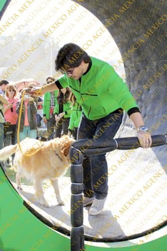 FanDaniArenas's tweet photo. #FOTOS5 Asi de bello posó nuestro @DanArenas cn #Samantha en @Purina_DogChow http://t.co/tC4DjjbVRq @fansDaniArenas http://t.co/PX9IwoUsDN