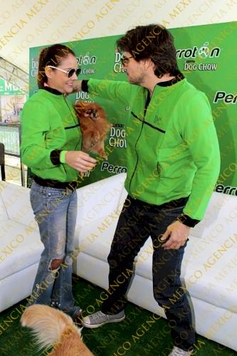 FanDaniArenas's tweet photo. #FOTOS5 Asi de bello posó nuestro @DanArenas cn #Samantha en @Purina_DogChow http://t.co/tC4DjjbVRq @fansDaniArenas http://t.co/PX9IwoUsDN