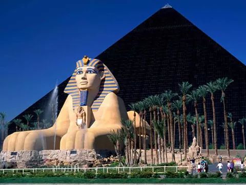 AvilesCuev's tweet photo. Pues pasiandome en las vegas http://t.co/9FRfnD2HW7