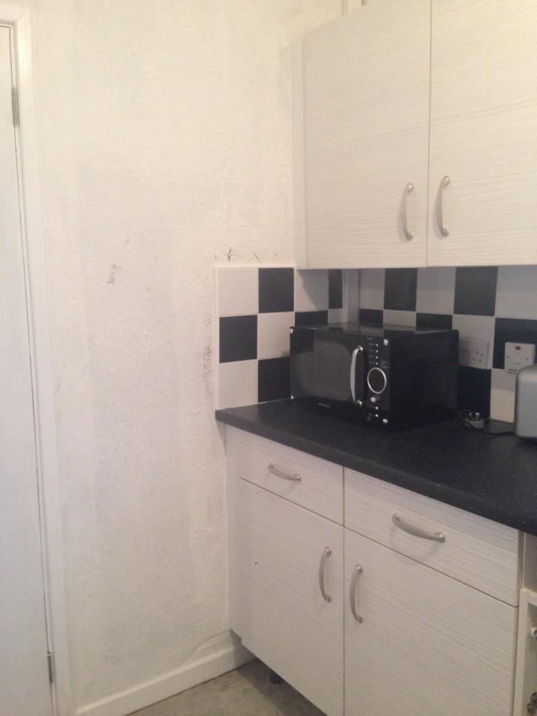 GentooStacey's tweet photo. Another tenant so pleased with her kitchen #happycustomer #gentooconstruction #peopleplanetproperty ❤️ @gentoogroup http://t.co/JPyi8h7rtK