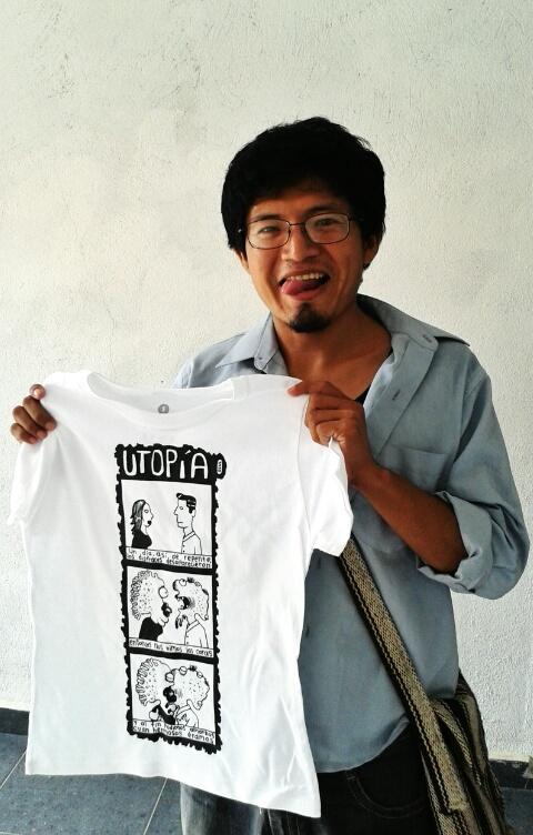PeraPrintLab's tweet photo. A la venta ya las playeras de Carlos Dzul AKA @changosperros caricatutista y monero tabasqueño #VisteLocal #trolltab http://t.co/On0ehIZfb6