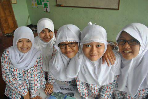 X3Matrix's tweet photo. @wulansbanat @fazra_arifah @gindwp @ntiaraf @helvymeilani http://t.co/TROpKECPck