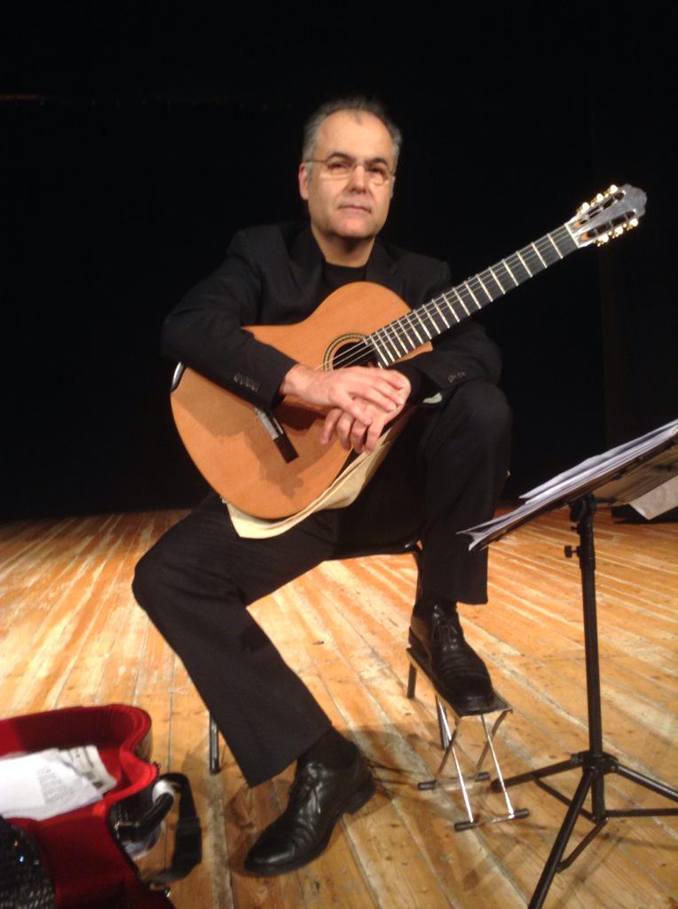 FestivalArezzo's tweet photo. @GiorgioAlbiani a @FestivalArezzo Da #Bach a Domeniconi passando per #Brasil #Spain @giornalemusica @IgersToscana http://t.co/Bw91O3FrFF