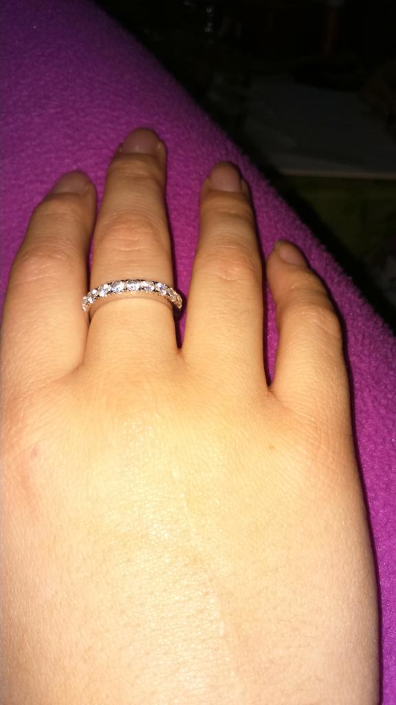 JoanaRuz's tweet photo. El regalazo que me ha echo mi vida entera 💑Te Amoooooooooooooo tantísimo mi amor ❤ 💜 @MarcoMalmierca 5.12.13 eterno http://t.co/ycmUzp8YiV