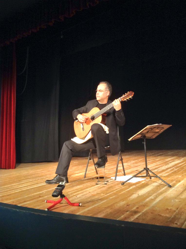 FestivalArezzo's tweet photo. @GiorgioAlbiani a @FestivalArezzo Da #Bach a Domeniconi passando per #Brasil #Spain @giornalemusica @IgersToscana http://t.co/Bw91O3FrFF