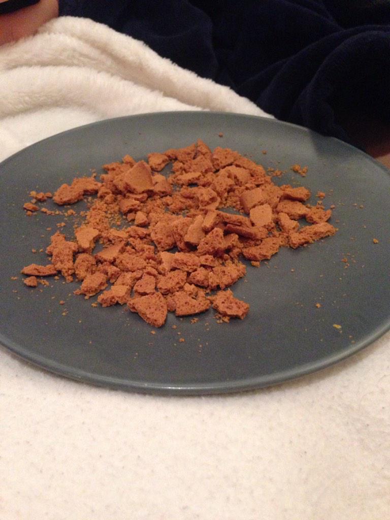 Skulle bygga pepparkakshus, råkade bygga Råsunda... God jul aik!