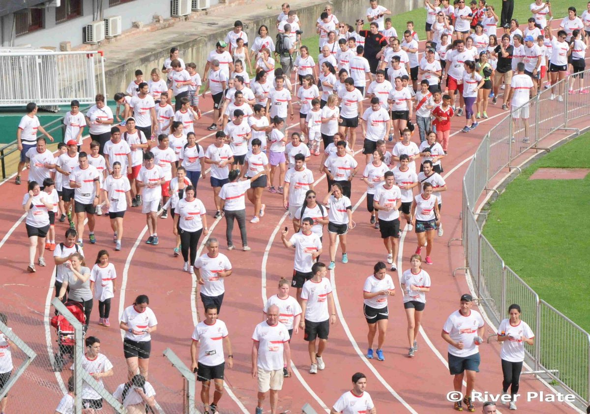 RiverPlate's tweet photo. Si estuviste en la #MaratonRiver, buscate en la galería de fotos del Sitio Oficial http://t.co/919mkDs97I http://t.co/lXa01FfwnO