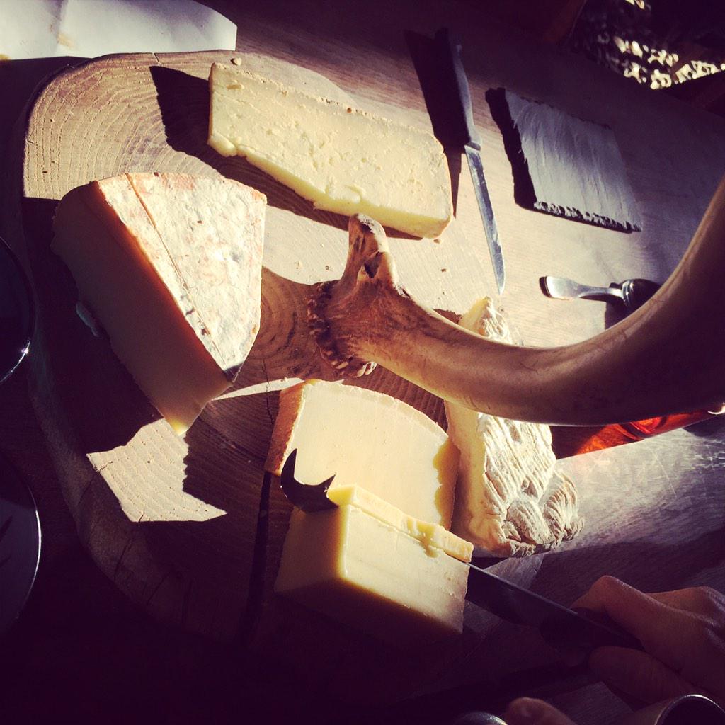 Love Nature just around the corner. Enjoying a wholesome lunch and afterwards encountering deer #Perigord