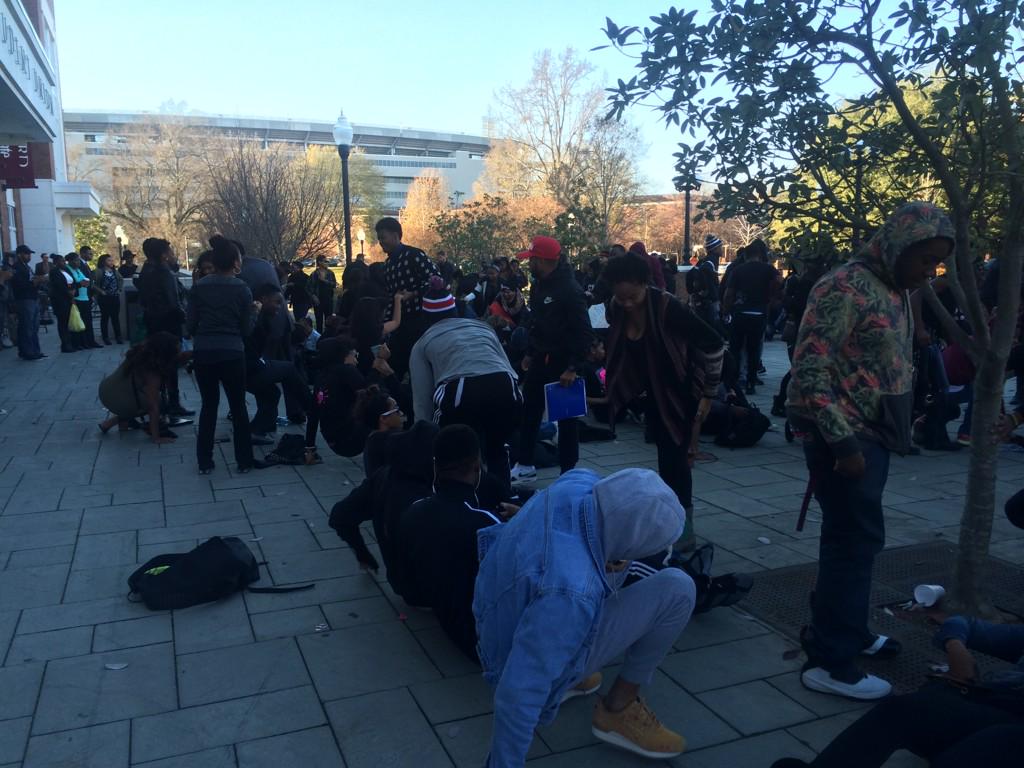 SFreePress's tweet image. Perry tells crowd to help their neighbors back to their feet #AllLivesMatter #MSUdiein