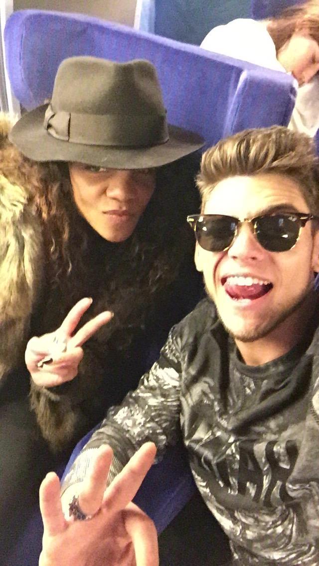Rayanne_Dals5's tweet photo. @BensettiRayane  @LouisyJoseph http://t.co/pbcpzgsKKh