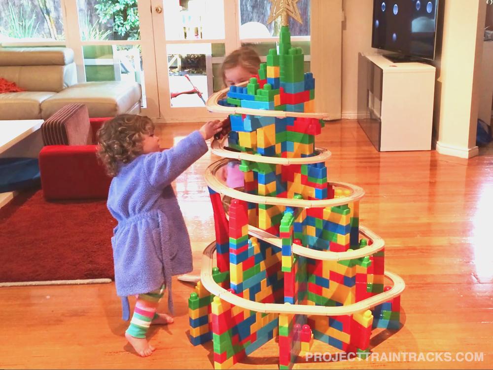 ProjTrainTracks's tweet photo. Xmas Tree for kids made with blocks and trains sets #xmas #trainsset #megabloks #toys #family #fun http://t.co/Qt3M3bl6rF