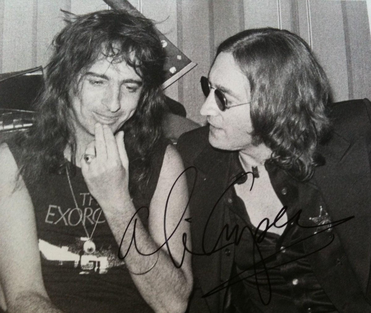 NightswithAlice's tweet photo. Just in case your forgot, Alice Cooper has grade-A entertainment planned for you tonight! #alicecooper #JohnLennon http://t.co/kll3SeULkP