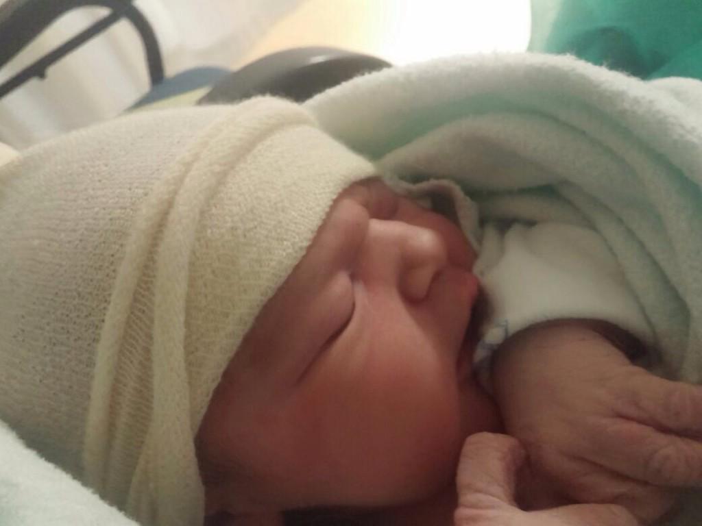 JaviMontori's tweet photo. @CucaVelez y @cesarycuca me acaban de hacer padrino de esta cosita!!lolaaaaa http://t.co/bK2sVPSSi6