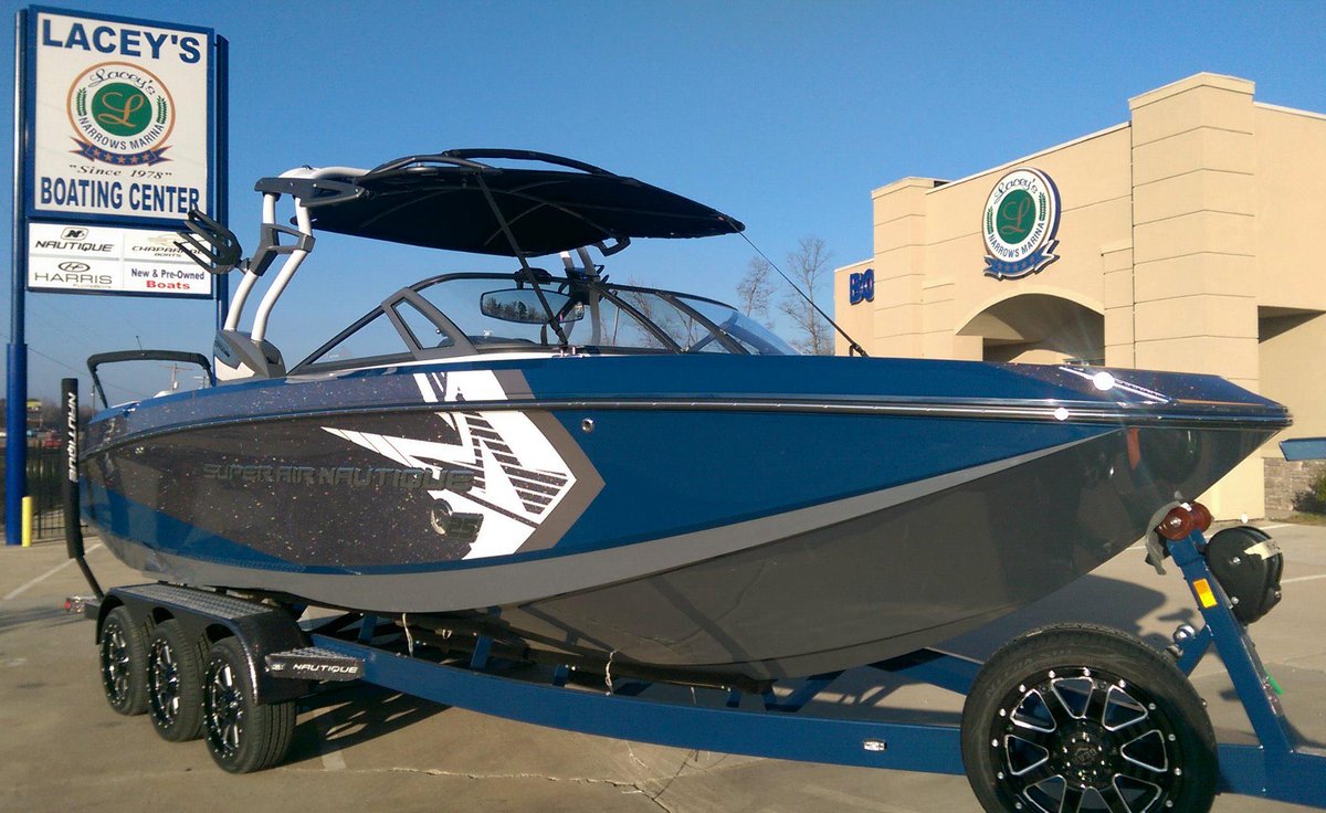 LaceysBoating's tweet photo. Hope they have a big tree! Someone made Santa's list. #nautique #g25 #MerryChristmas http://t.co/TZqdJ8PKvj