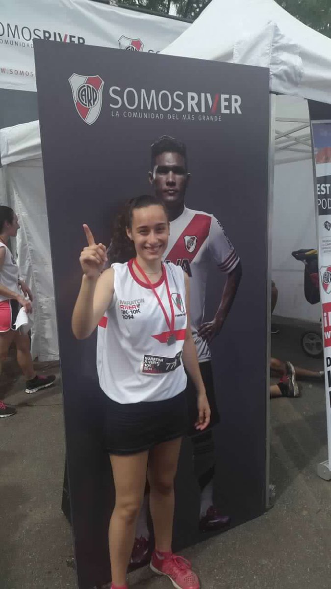 VickyDeAndrea's tweet photo. "Las cosas que hice por vos, no las hice por nadie" @maratonriver #RiverPlate #10K http://t.co/G626KGClHf