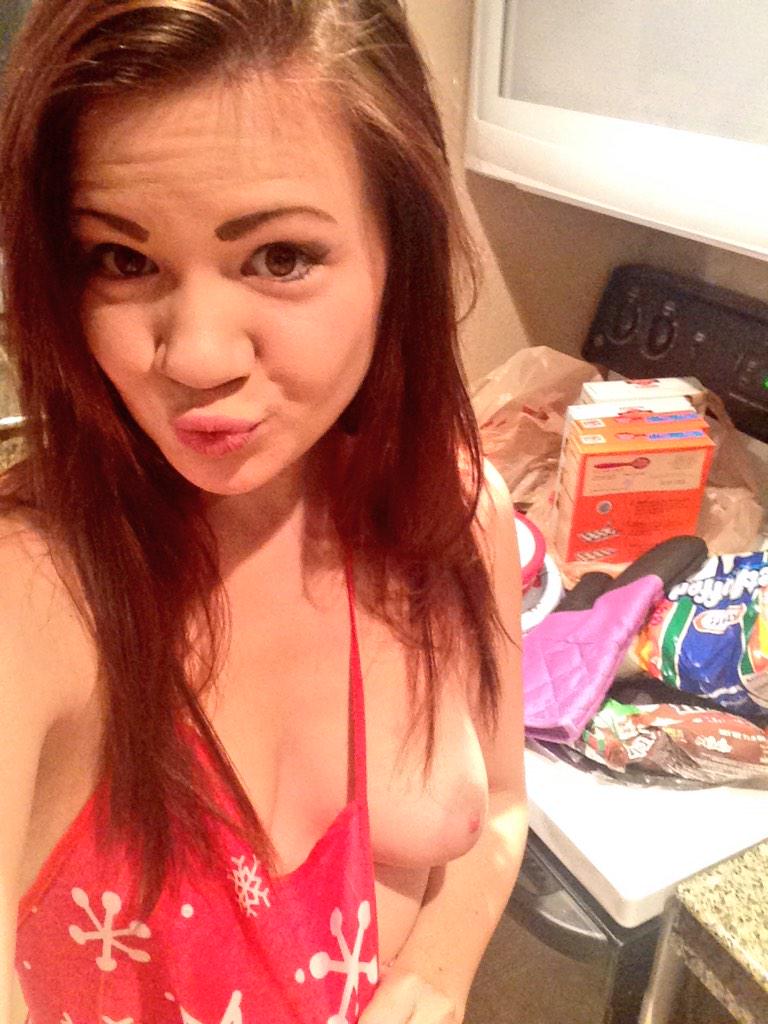 sendmenudies90's tweet photo. “@AlisonReyxxx: ITS COOKIE TIME. #Winterbreak http://t.co/oOzI7IInlV” ohh my lord!!!!!