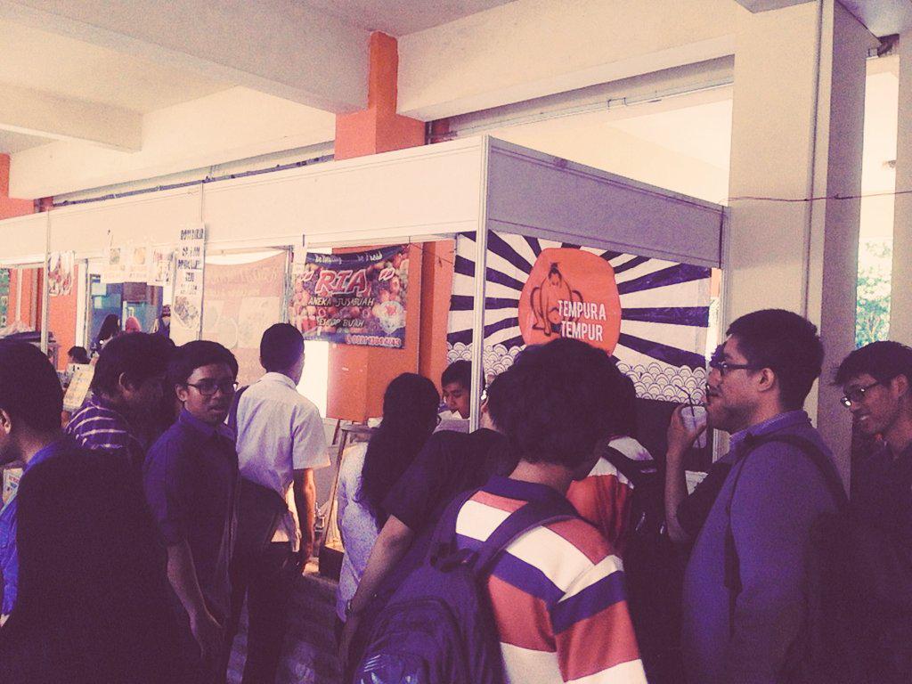 TempuraTempur's tweet photo. Pagi, kmrin stand bazar kita di @ADMWEEK2014  padat merayap loh, bagi yg blm mampir kita ada kok sampe kmis, sanssss http://t.co/r71orXmMVV
