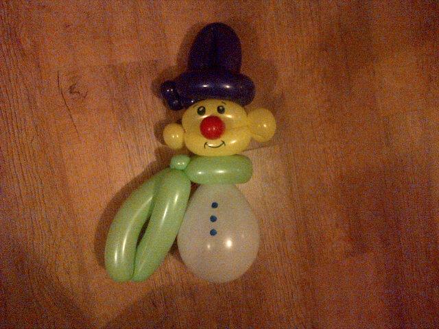 Maybe into Balloon modelling a bit too much now! And yes I know his head is made from Yellow snow (it's a practice!!)