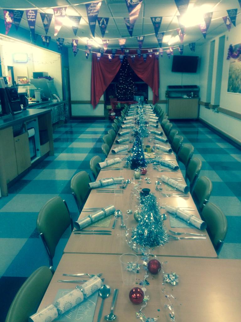 Getting ready to feed our night colleagues and have some fun 🎅<a href="/markwinter1/">Mark Winter</a> <a href="/PBrewer31/">Paul Brewer</a> @2millymolly <a href="/tescoflitwick/">Tesco Flitwick 2547</a>