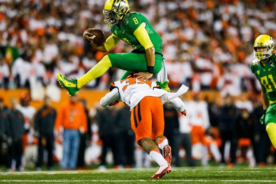 LMUPintens's tweet photo. Big lights will inspire you, let's hear it for New York. #MahaloMarcus #GoDucks http://t.co/zEx1gz0APF