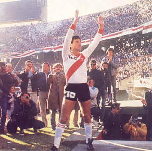 ElMasGrannde's tweet photo. "Gracias a Dios que me tiró en River." (Norberto Alonso) http://t.co/w5q1jhUaT7