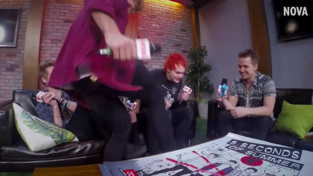 #Imagine
Ashton's reaction to a hate letter about him and (Y/N) dating.
"DIE BITCH DIE"